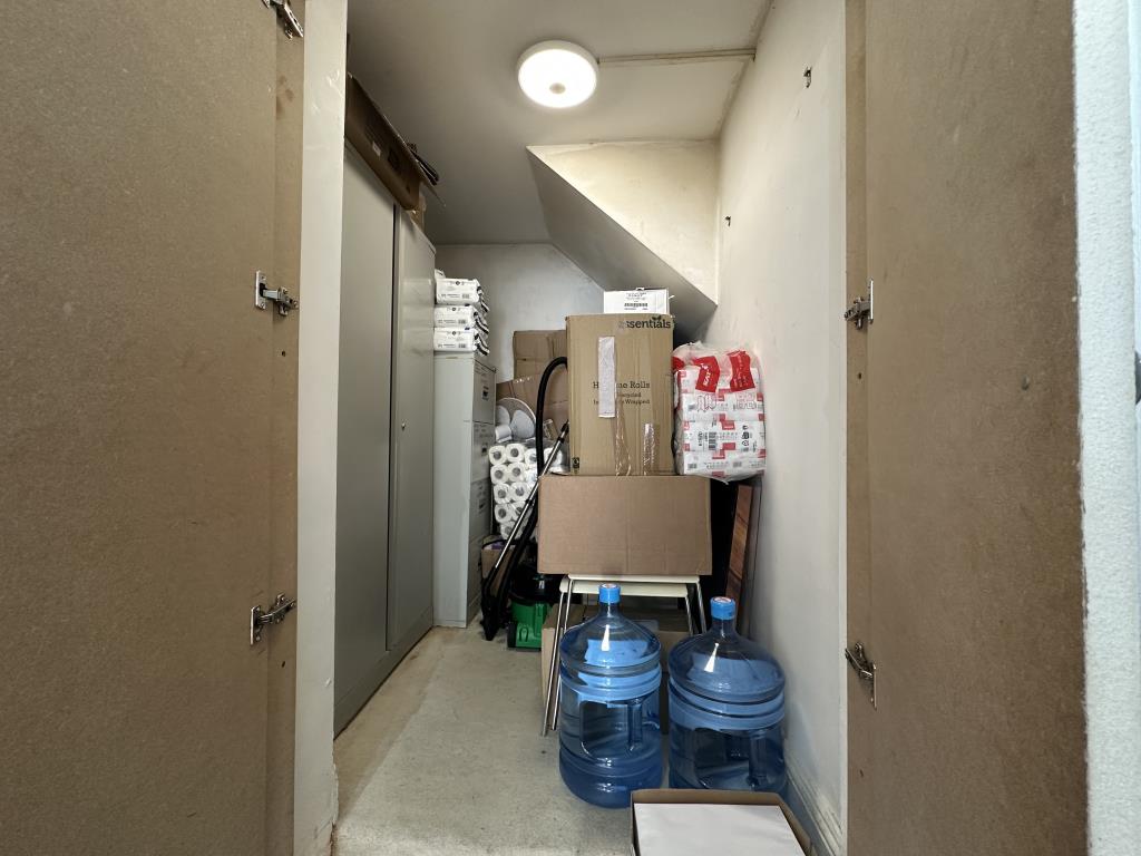 Lot: 73 - MIXED COMMERCIAL AND RESIDENTIAL UNIT FOR INVESTMENT - Commercial Unit Store Cupboard